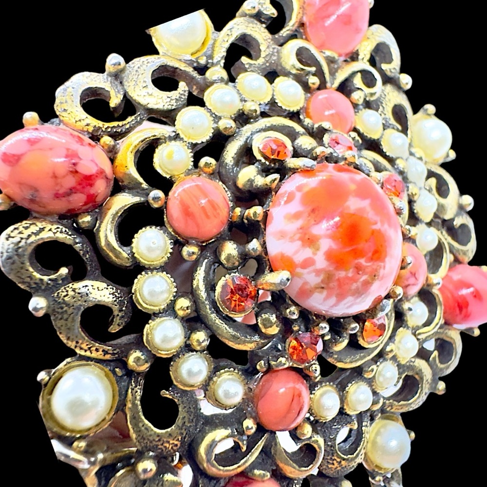 Vintage Hallmarked Hollycraft Coral Art Glass Cabochon & Pearl Dangling Brooch - Picture 9 of 11